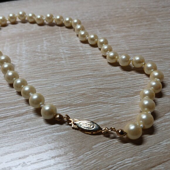Avon Gold Tone Cream Faux Pearl Necklace Vintage Costume Jewelry #97 - Picture 3 of 7